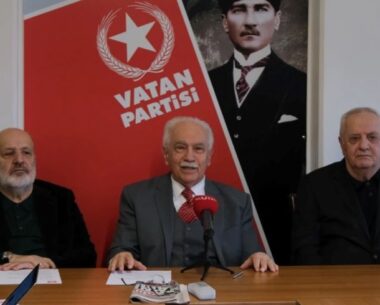 İRAN REJİMİ AYAKTA TRUMP VE İŞBİRLİKÇİLERİN REJİMİ SALLANIYOR