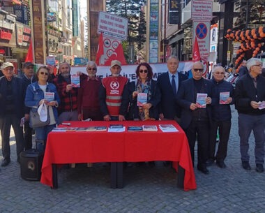 Vatan Partisi, basın açıklamalarından imza stantlarına geçti