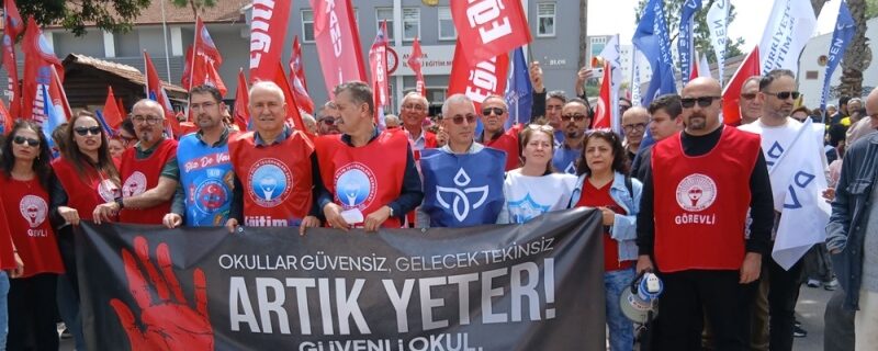 Eğitim camiası öfkeli: ANTALYA MEM önü “Yusuf Tekin istifa!” nidalarıyla yankılandı