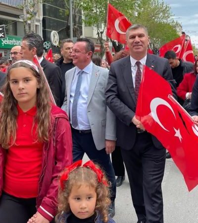Burdur’da coşkulu 23 Nisan yürüyüşü