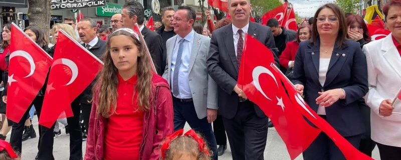 Burdur’da coşkulu 23 Nisan yürüyüşü