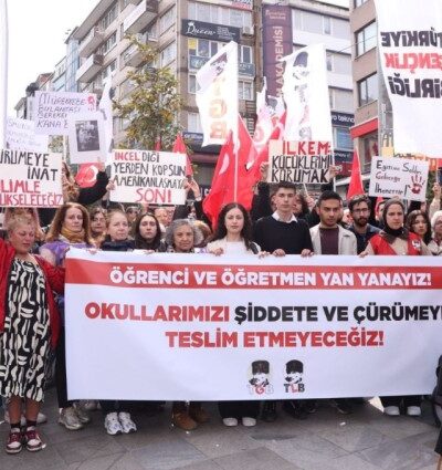 “Kılavuzumuz Andımız” diye haykırdılar