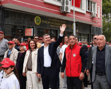 Ekonomik buhran ortasında coşkulu 1 Mayıs kutlaması