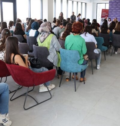 MAKÜ’de üniversite yaşamında ailenin rolü konuşuldu